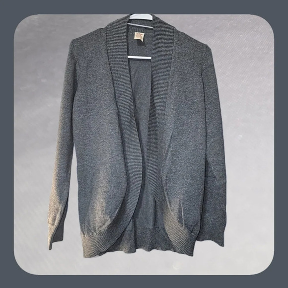🌻🌻Cardigan Sweater, Gray - Medium - GUC - Picture 1 of 4